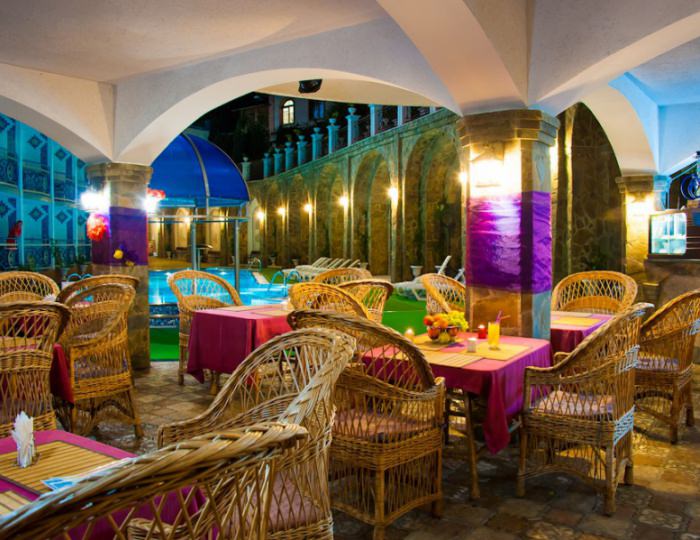 Бар «Падишах» у бассейна - Отель «1001 Ночь»