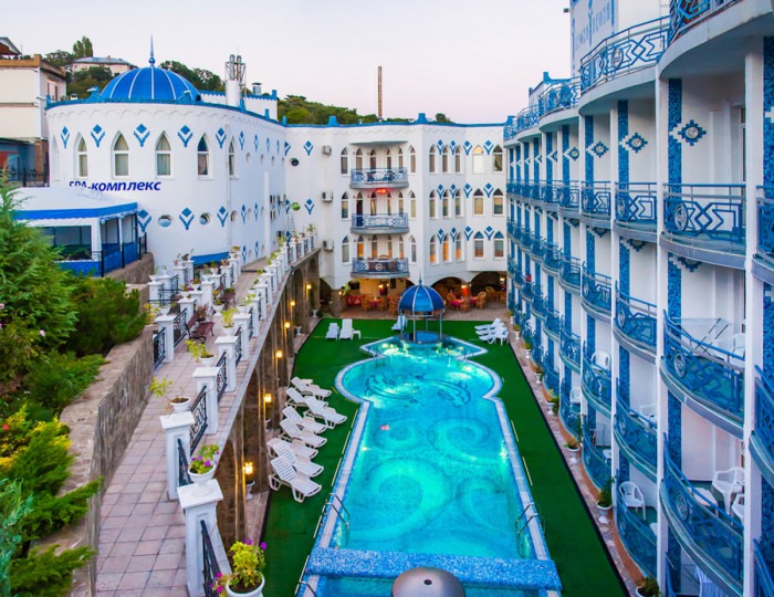 Открытый бассейн - Отель «1001 Ночь»